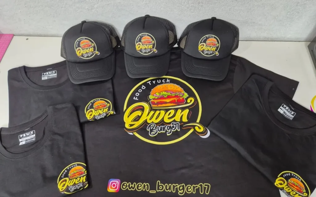 Producción completa de poleras y jockeys personalizados para un local gastronómico